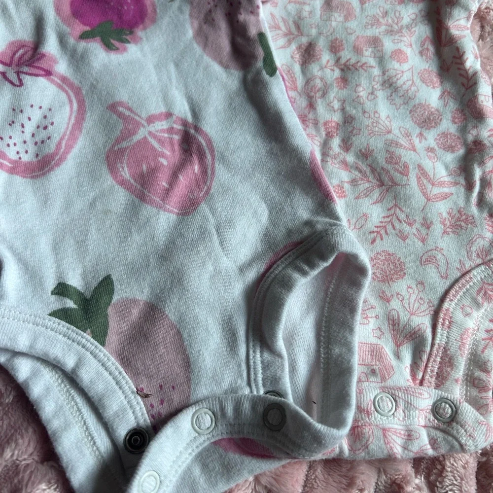 Bundle 2 Carter's Pink and White Gently Loved Infant Bodysuits Newborn